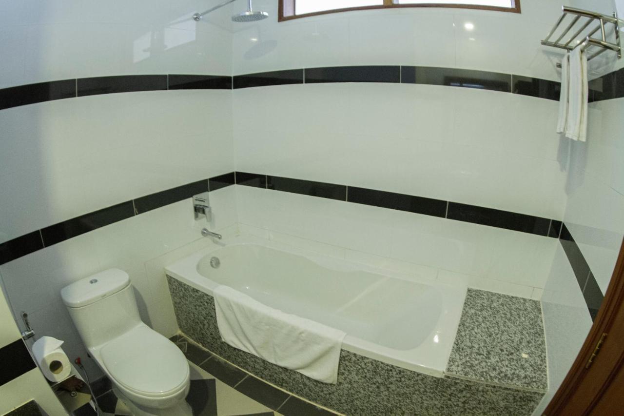 Kampong Thom Palace Hotel Екстер'єр фото