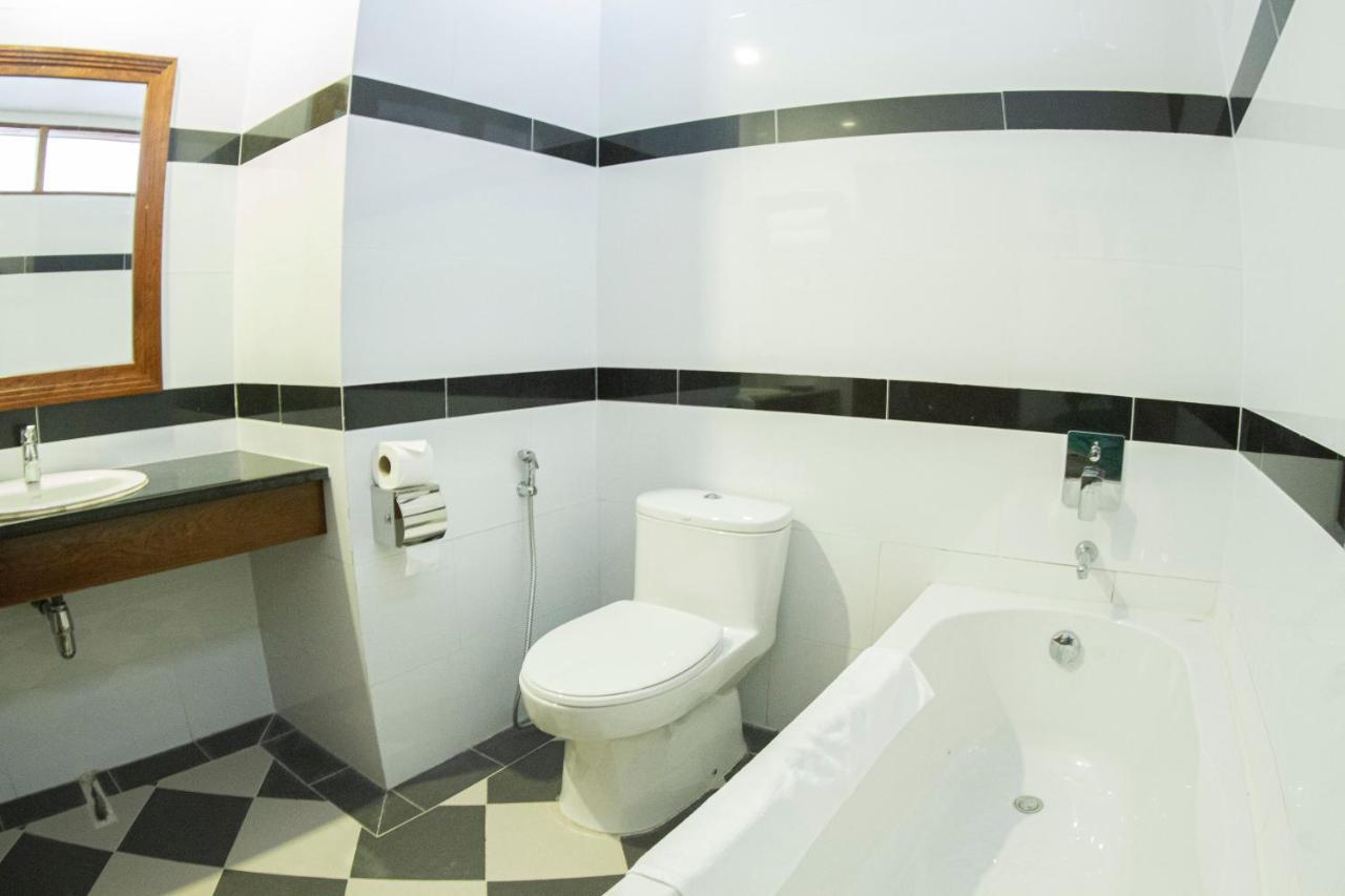 Kampong Thom Palace Hotel Екстер'єр фото